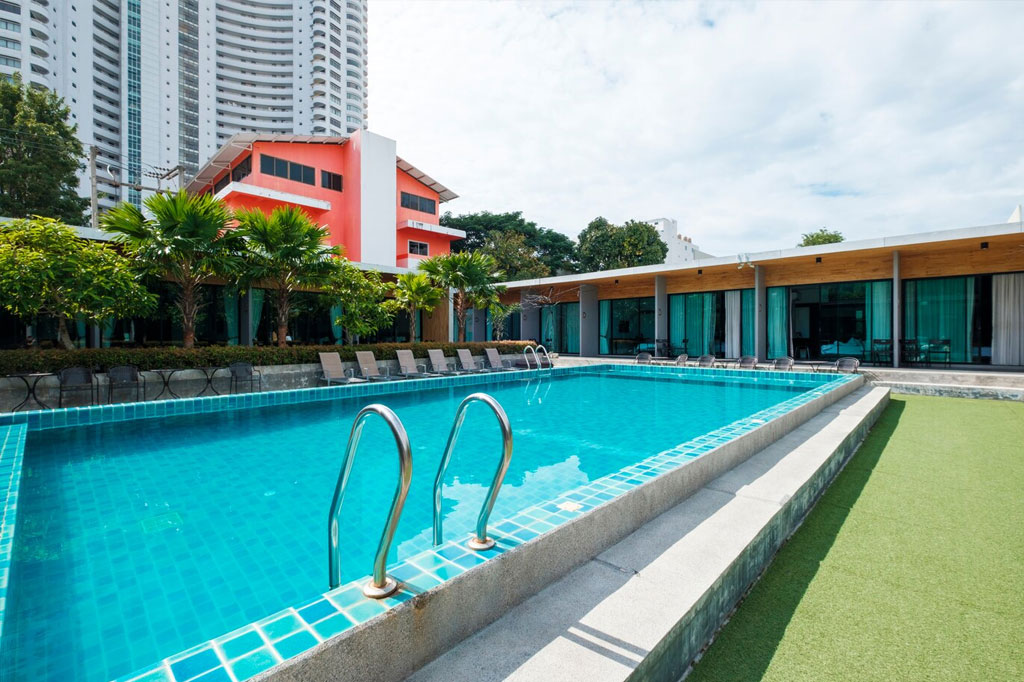 swimming pool companies near me lee county