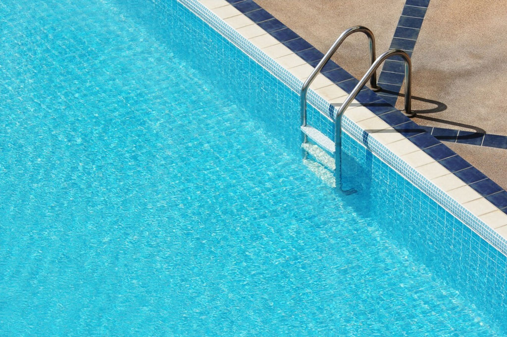 The Importance of Regular Pool Filter Cleaning and Hiring Pool Service Professionals