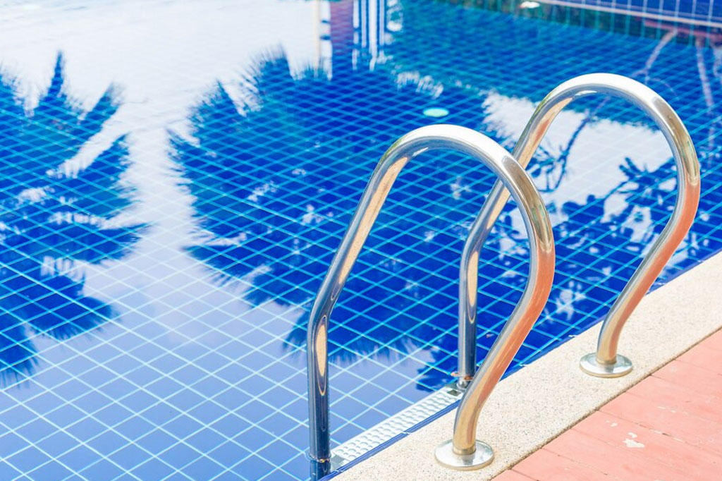 Expert Pool Cleaning in Cape Coral – Your Local Specialists in Lee County