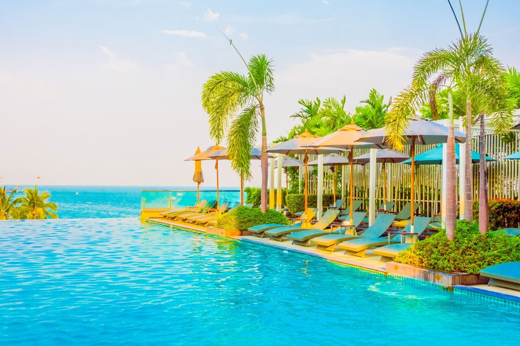 Professional Pool Cleaning Services in Lee County, Florida